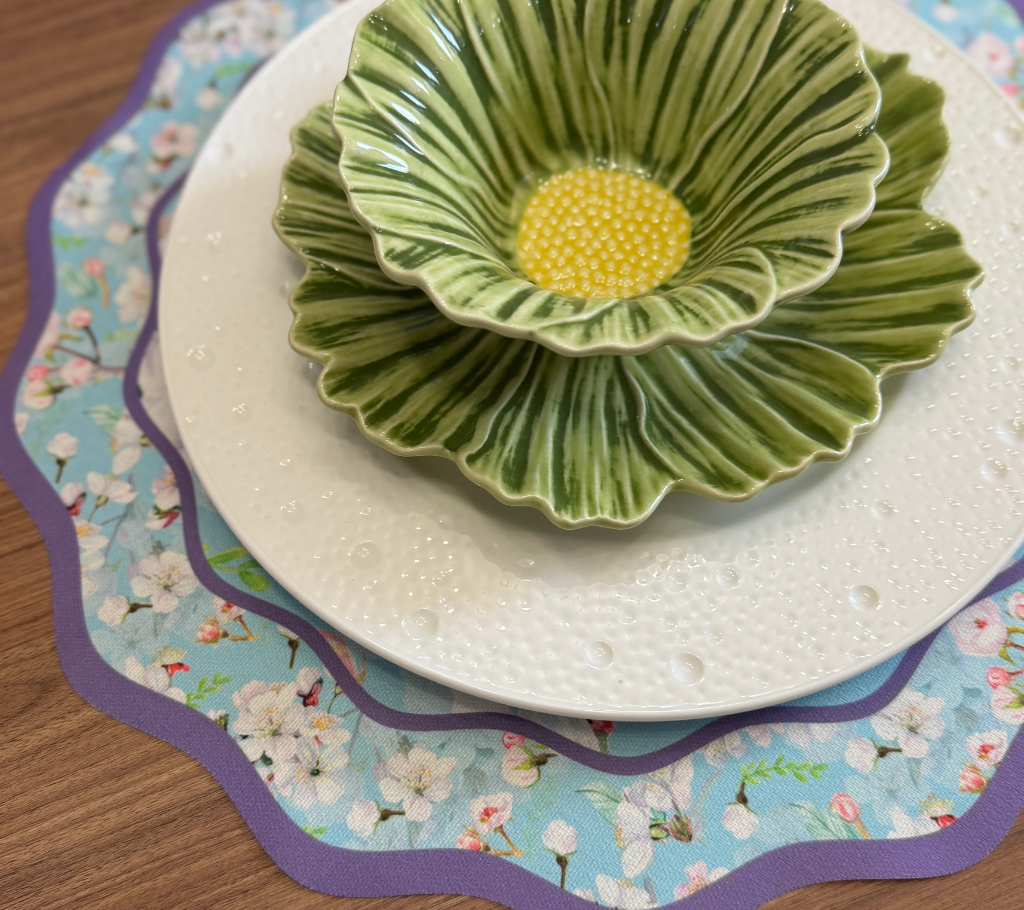 Individual troquelado redondo en tela Flores Borde Lila