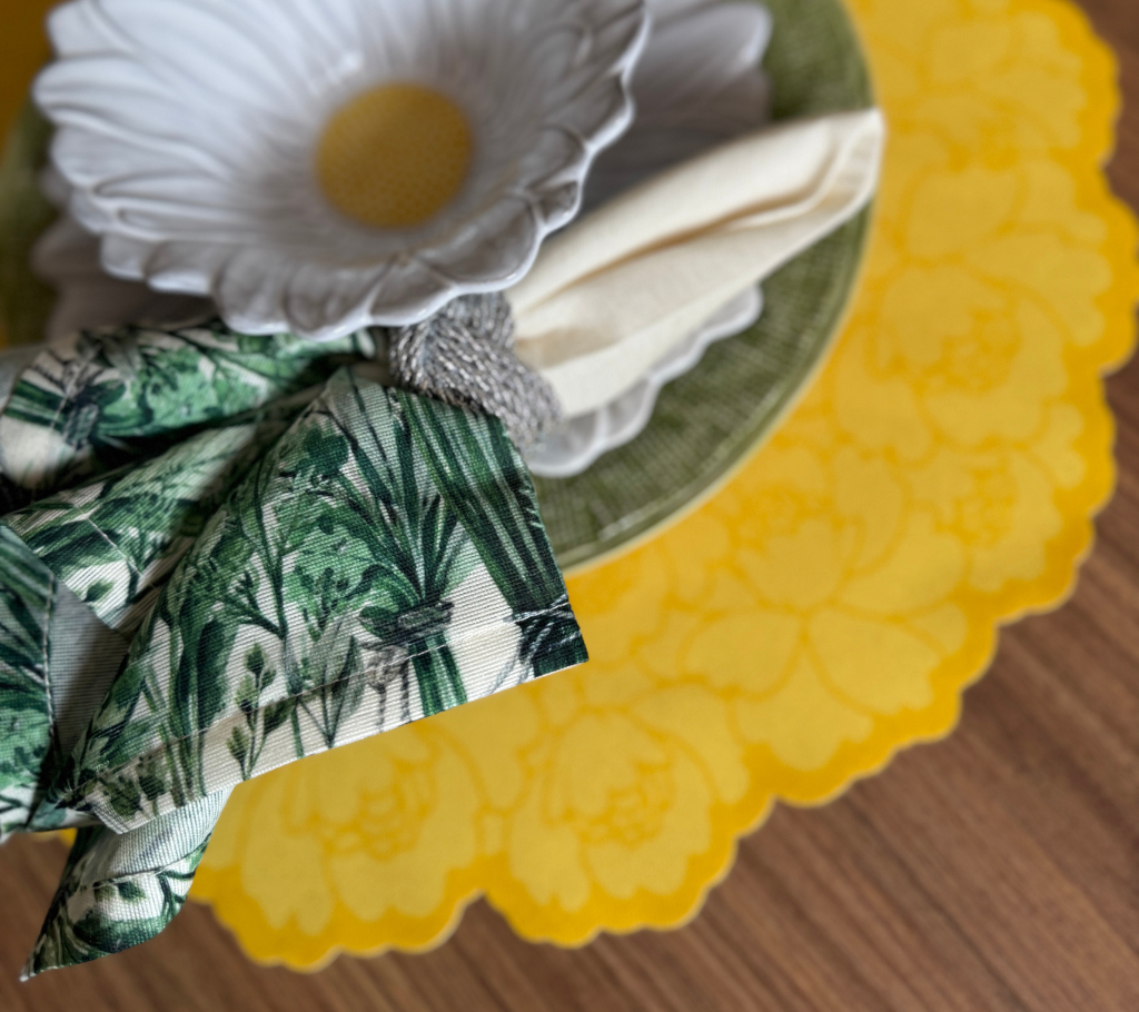 Individual troquelado redondo en tela Flores Amarillo