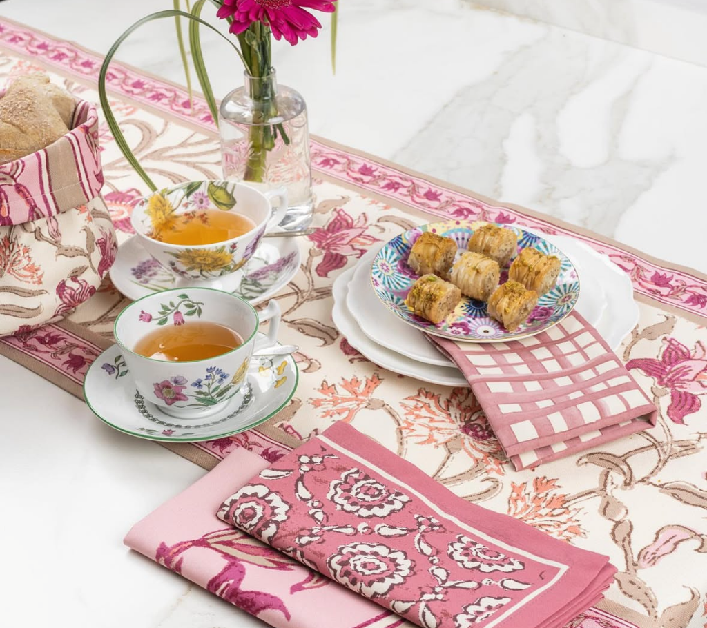 Camino de mesa en tela Flores Rosado 2.2