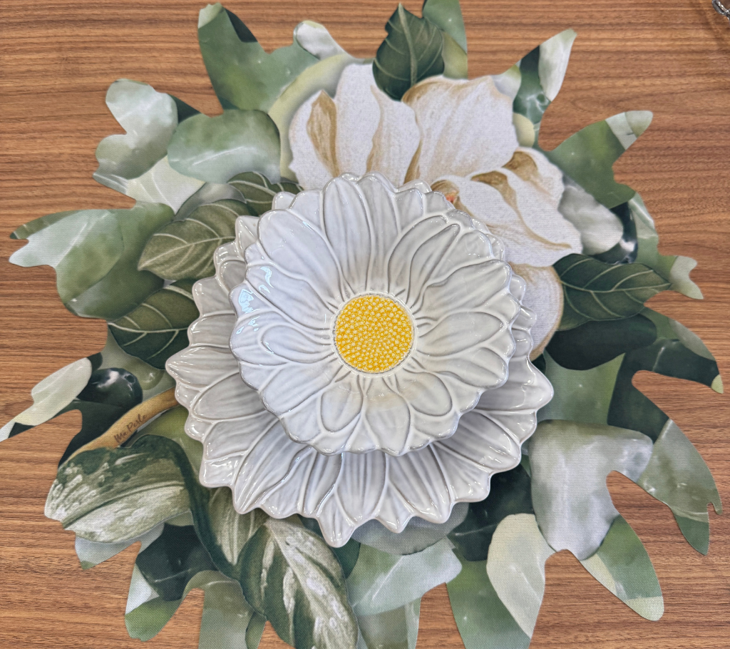 Individual troquelado redondo en tela Magnolia