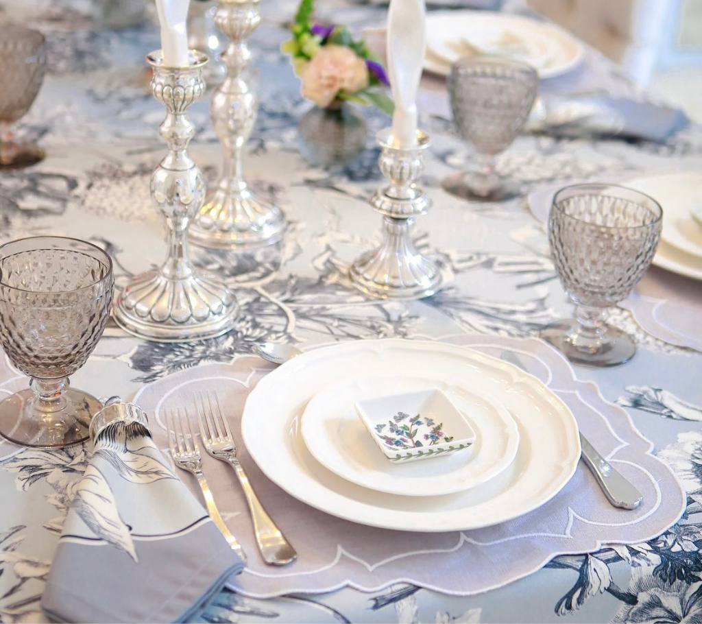 Mantel rectangular 10P en tela Flores Azul Borde AzulGris