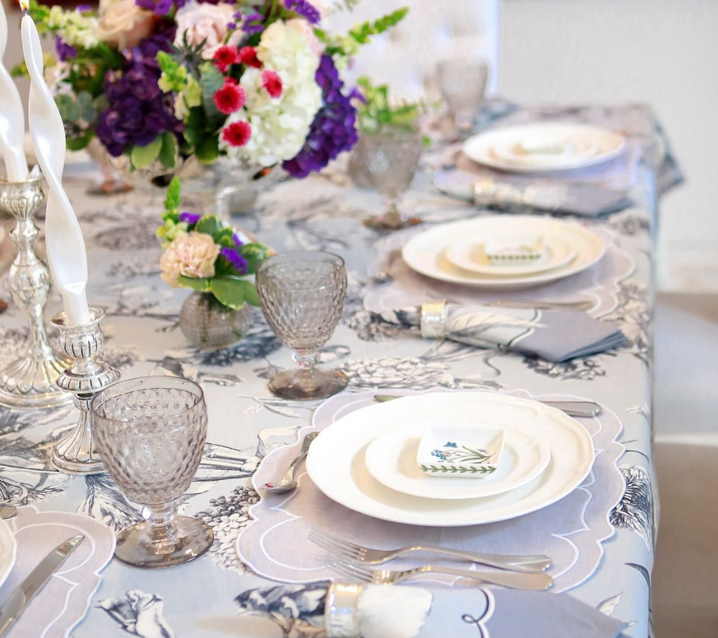 Mantel rectangular 10P en tela Flores Azul Borde AzulGris