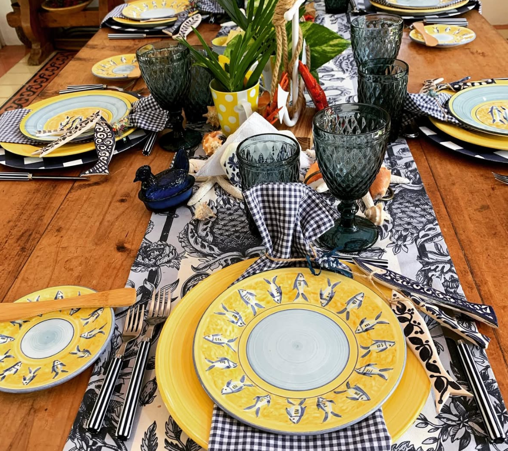 Camino de mesa en tela Flores Gris 2.2