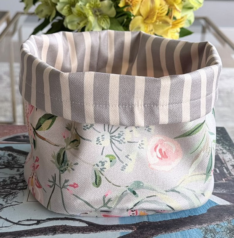 Panera reversible en tela (Pequeña) Lirios Borde Beige
